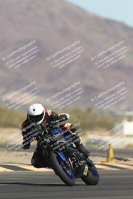 media/Oct-30-2025-Racers Edge (Thu) [[dabbdaf680]]/3-B Group/Session 2 (Turn 14)/